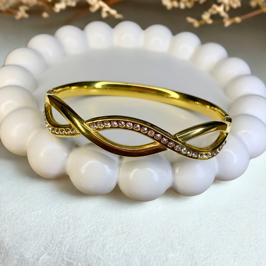 Twisted Gemstone Elegance