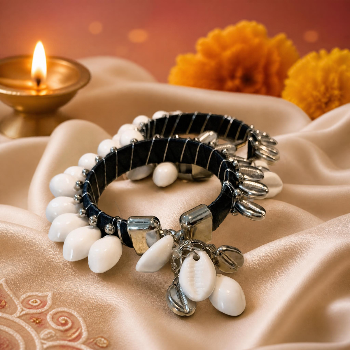Black & White Kodi Shell Kada (Pair)